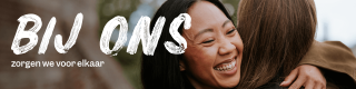 2 vrouwen omhelzen elkaar (Tekst: Bij ons zorgen we voor elkaar)